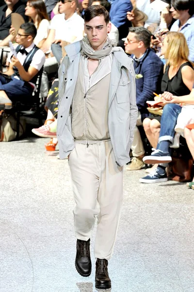 Look 22